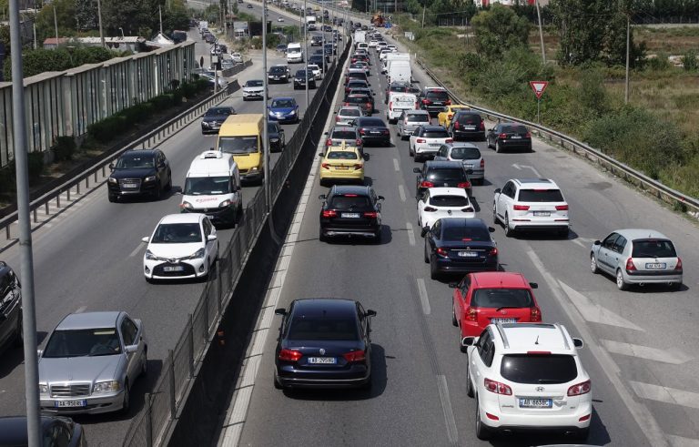 Shqipëria ka shumë trafik, por ka numrin më të ulët të automjeteve në Europë në raport me popullsinë