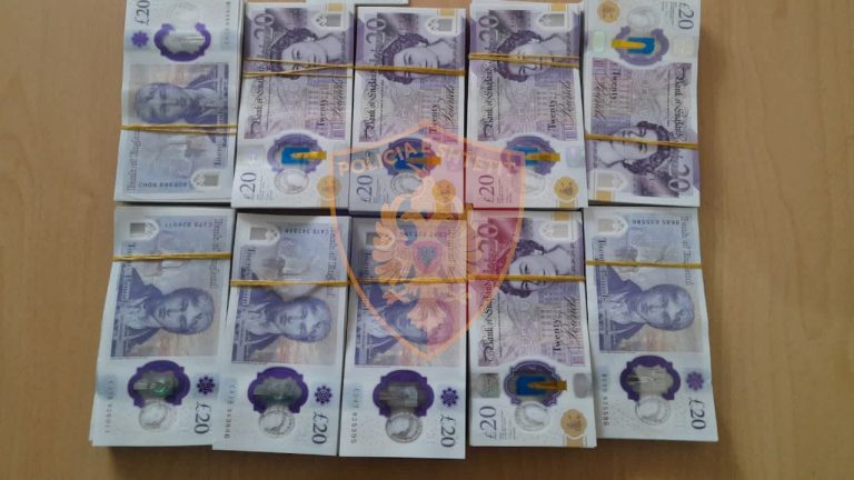 Nuk deklaroi 20 mijë Paund në kufi, procedohet 32-vjeçari dhe i sekuestrohen paratë