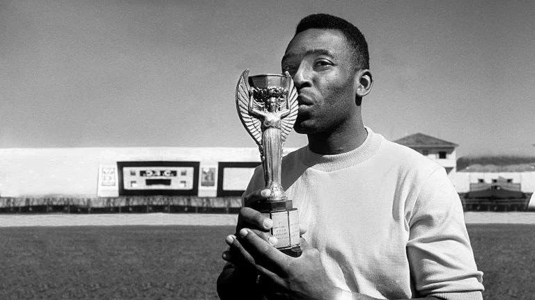 FOTOT – “Mbreti”, Pele ‘pushton’ mediat botërore