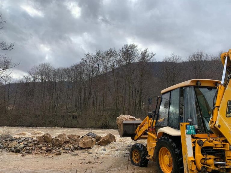 Reshjet e dendura të shiut, Bashkia Bulqizë: Situata paraqitet më kritike në Përroin e Thatë