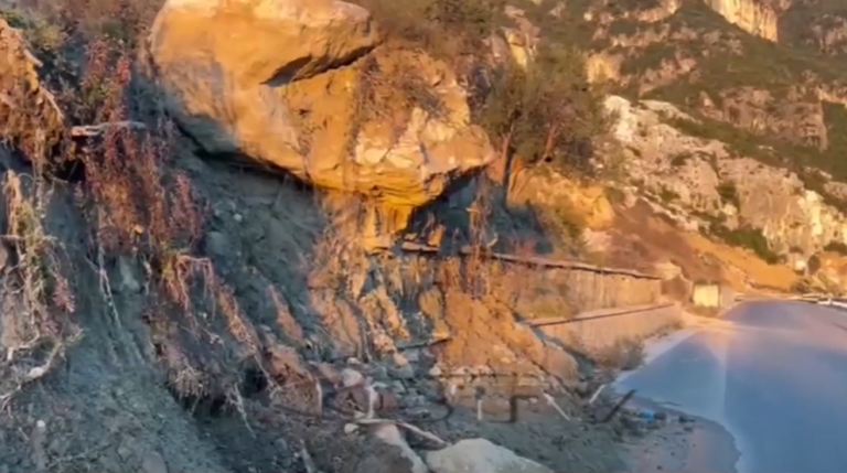 VIDEO – Sërish probleme, shembje dherash në rrugën e Arbrit në afërsi të Shkallës së Tujanit