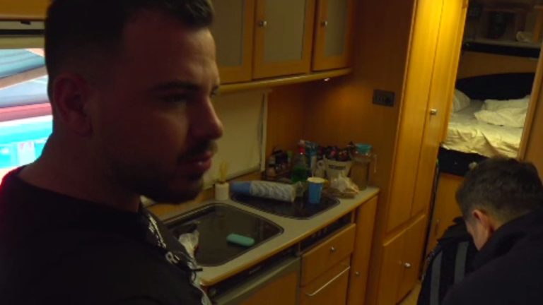 Pas Olta Gixharit, një tjetër banor thyen rregullat e Big Brother