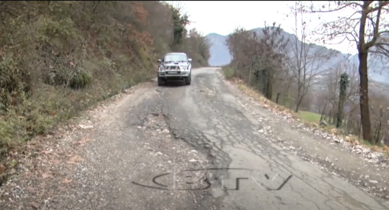 VIDEO – Segmenti rrugor kthesa e Cerujës – Pleshë, gangrenë për drejtuesit e mjeteve