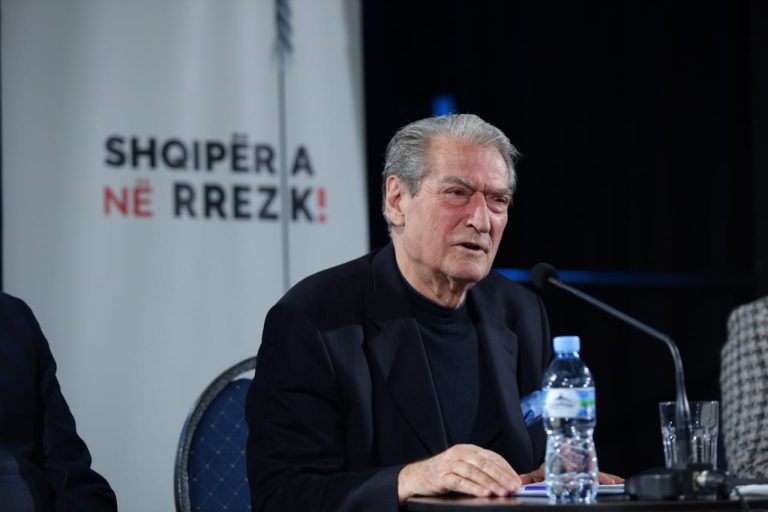 Berisha: Rama i tmerruar nga protesta, anuloi pushimin e administratës se ata do të derdheshin në shesh