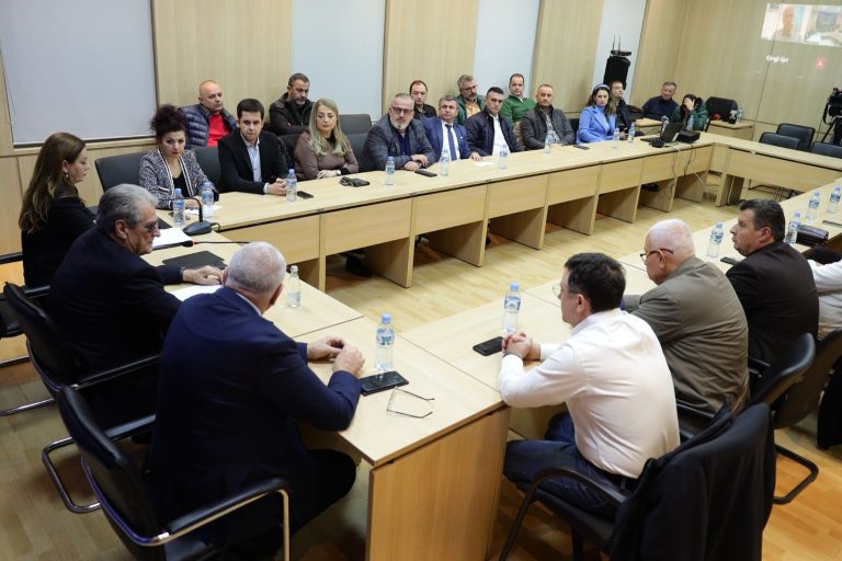 Berisha me Departamentin e Shëndetësisë në PD: Kanë vjedhur 122 miliardë Lekë në 9 muaj, ndaj s’rriten rrogat e mjekëve