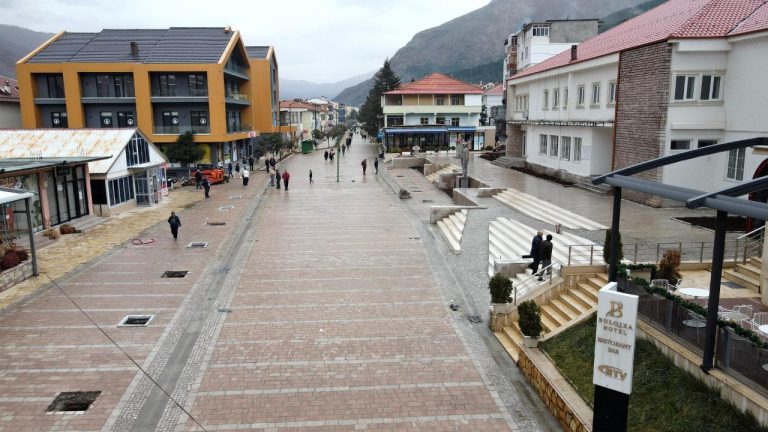 FOTO – Bulqiza shumë shpejt do të ketë një shesh të ri, ja si do duket