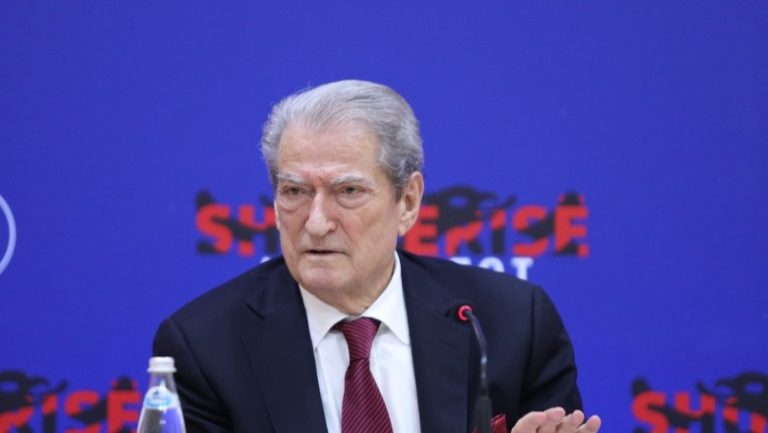 Agron Gjekmarkaj: Për ata që janë ditën me SHBA dhe natën me Sali Berishën