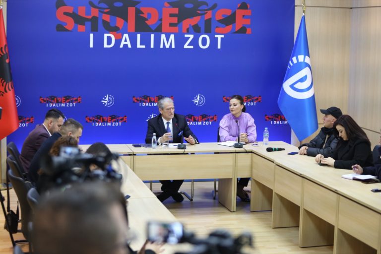 Sali Berisha hap fushatën për këshilltarë bashkiakë: I bëj thirrje simpatizantëve, shoqërisë civile të garojnë.