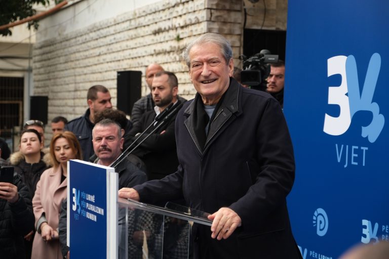“Ne i hyjmë detit me këmbë”, Berisha mesazh demokratëve: T’i lëmë ata që nuk duan të bashkohen, zgjedhje fatale