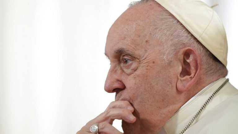 “Homoseksualiteti nuk është krim”, Papa Françesku deklaratë të fortë për LGBT+