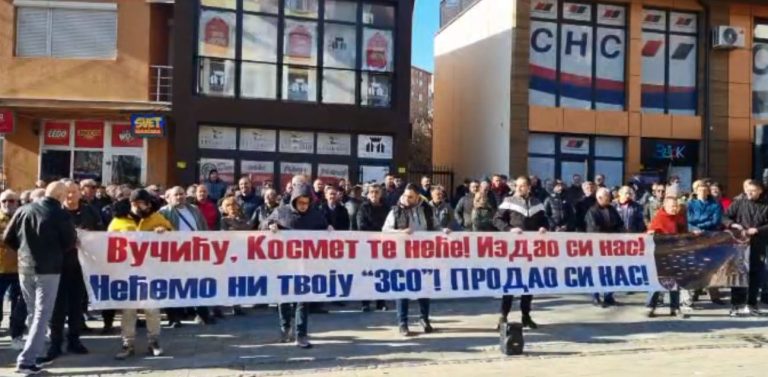 Serbët e Kosovës protestën kundër Vuçiç: Na shitët, nuk do ta bëjmë as Asociacionin tuaj