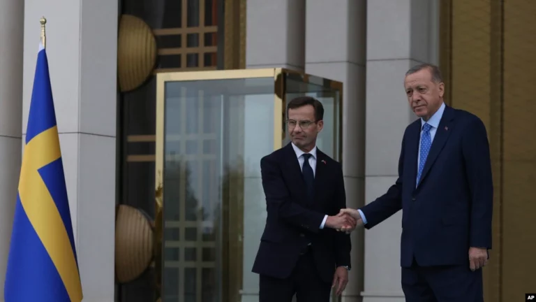 Suedia: Turqia na kërkon shumë në këmbim të anëtarësimit në NATO