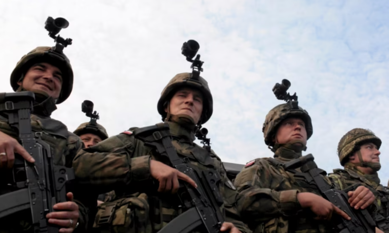 Polonia rekruton numër “rekord” të ushtarëve pas pushtimit rus të Ukrainës