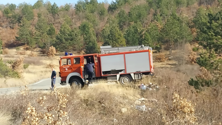 VIDEO – Zjarr masiv në pyjet e Bulqizës dhe Klosit, favorizohet dhe nga era
