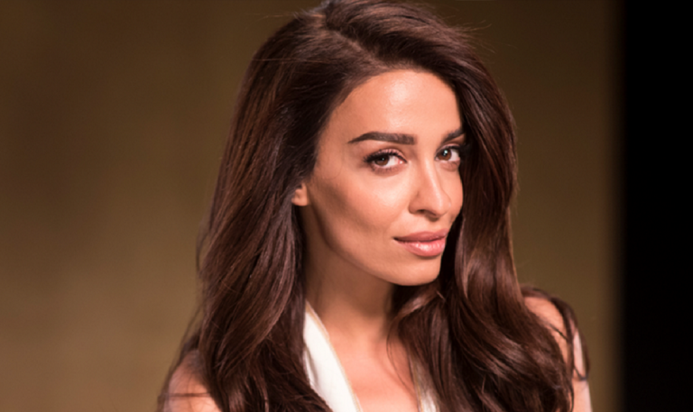 Këngëtarja Eleni Foureira bëhet nënë për herë të parë
