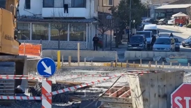 VIDEO – E rëndë në Klos, punëtori humb jetën mbi urë