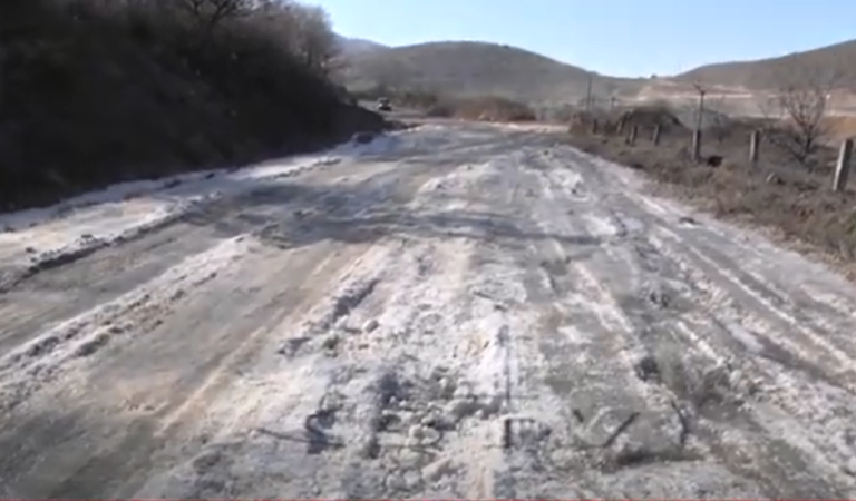 VIDEO – Akull në rrugën e vjetër Qaf Bualli – Bulqizë, vështirësi në qarkullim