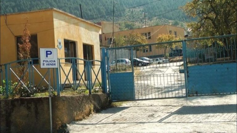 Bulqizë/ Aksidentoi një të mitur pasi drejtonte makinën në gjendje të dehur, arrestohet 44-vjeçari