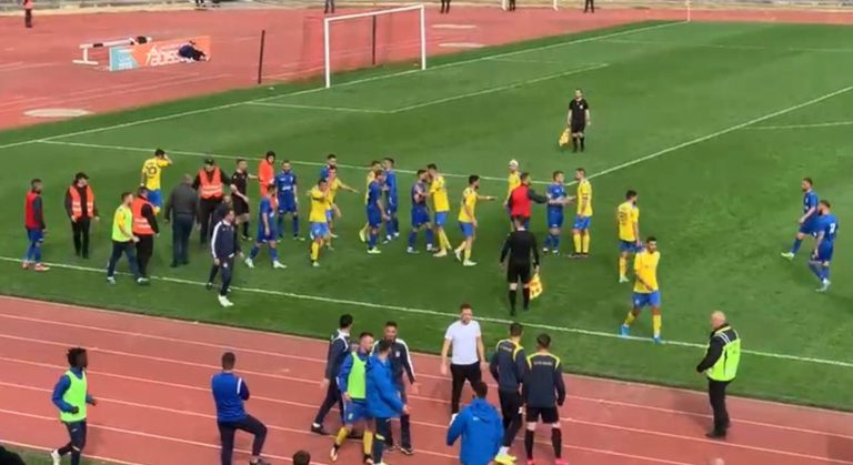 Sërish dhunë në futbollin shqiptar, përplasje dhe kaos në sfidën AF Elbasani-Pogradeci