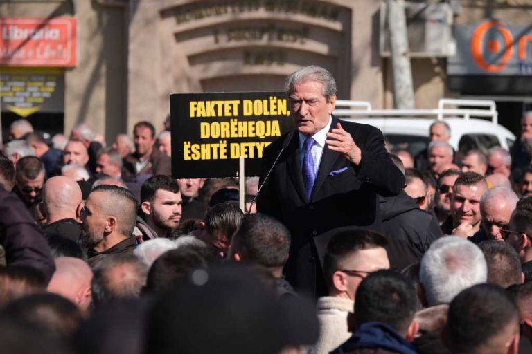 Sali Berisha paralajmëron zhvendosjen e protestave në shtëpinë e Ramës në Surrel: Do jetë objekt i revolucionit