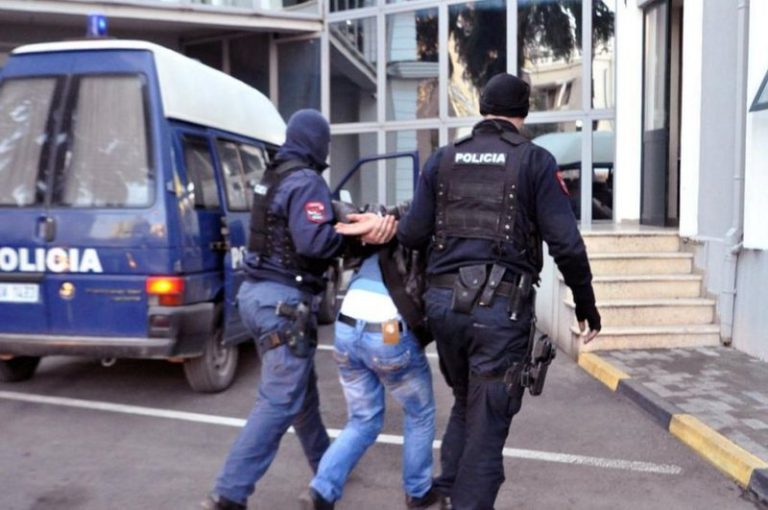 Ushtronte dhunë ndaj nënës së tij, arrestohet 41-vjeçari