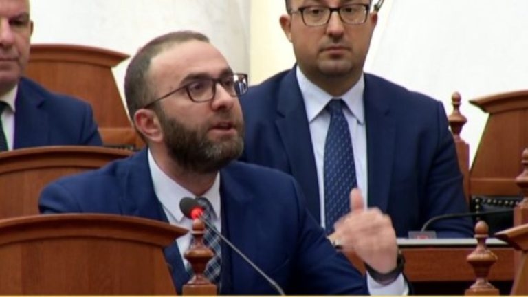 PD pa drejtues pas dorëheqjes së Alibeajt, reagon Gazment Bardhi: Kam thirrur në një takim urgjent…