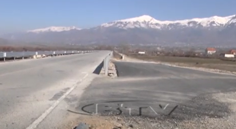 VIDEO – Aksidenti tragjik në Gjoricë, autoritetet nuk kanë bërë asnjë ndërhyrje për të rritur sigurinë e aksit