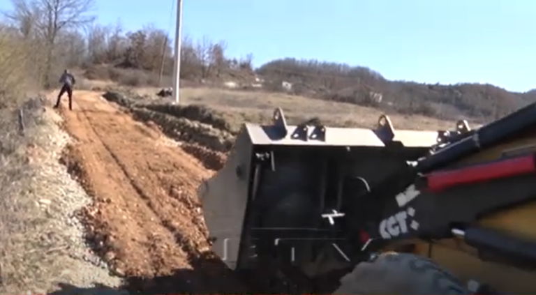VIDEO – Nis shtrimi i rrugës së fshatit Mishtër
