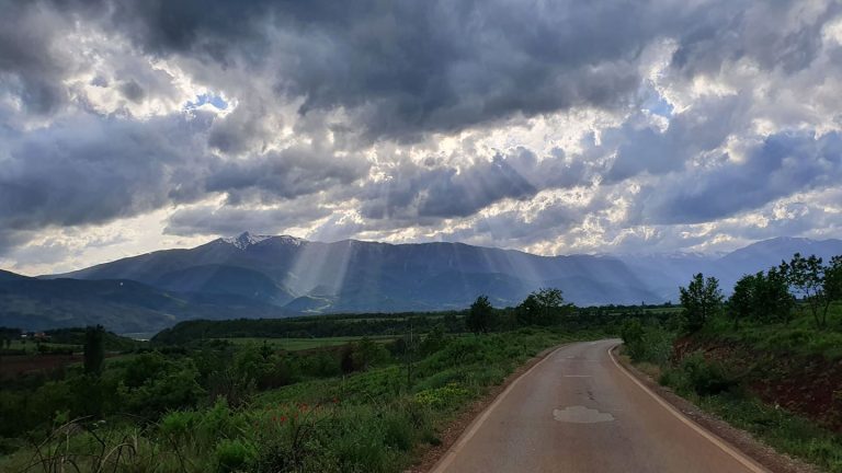 Temperaturat shkojnë deri në 26°C, mësoni si do jetë moti për sot