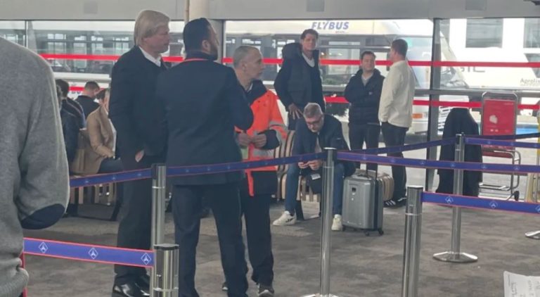 Festa në Paris mbyllet me telashe në udhëtim, ekipi i Bayern Munich bllokohet në avion