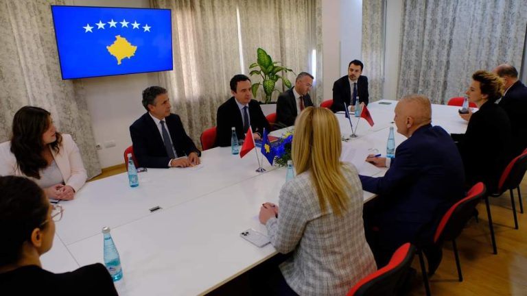 Kurti vizitë në Tiranë pas marrëveshjes në Ohër, takohet dhe me Ilir Metën