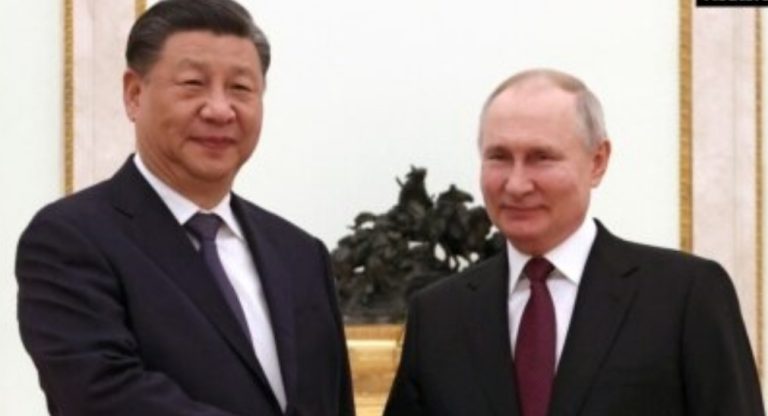 “Mirë se vjen mik i dashur”: Putin e pret ngrohtësisht Xi-në në Kremlin