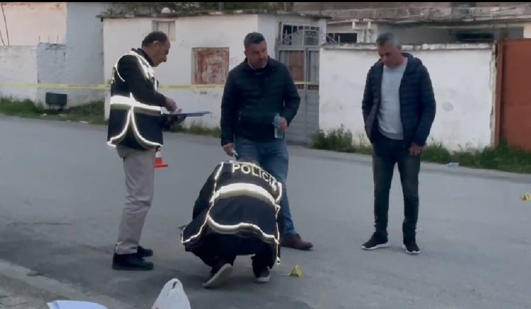Vrasje e dyfishtë në Kavajë, pas sherrit vdesin dy persona