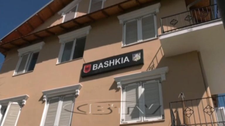 VIDEO – Bashkia Dibër me tre kandidatë për 14 Majin, ja si i komentojnë qytetarët