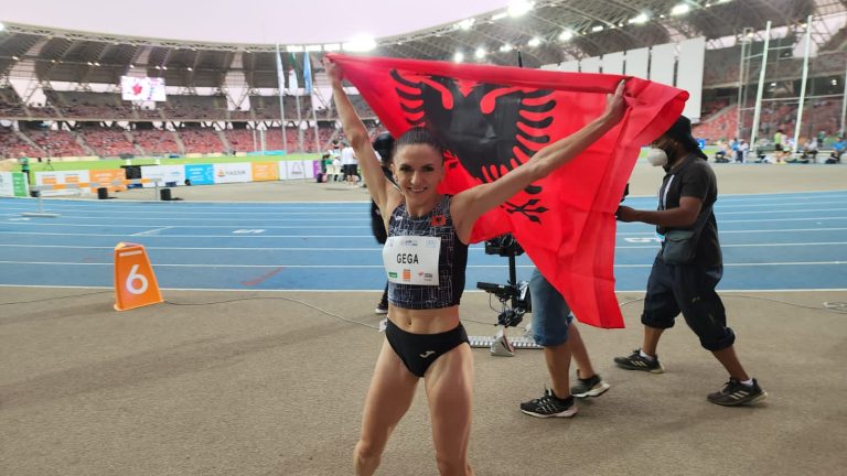 Luiza Gega i bën krenarë të gjithë, shkëlqen në Francë dh, vendos rekord të ri