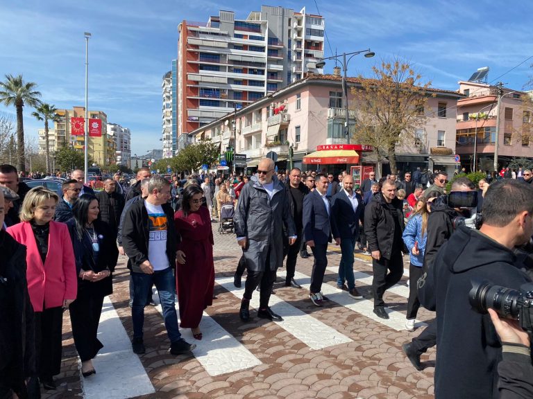 Dita e Verës, Rama: Sa më shumë dritë sidomos në mendjet dhe në zemrat tuaja