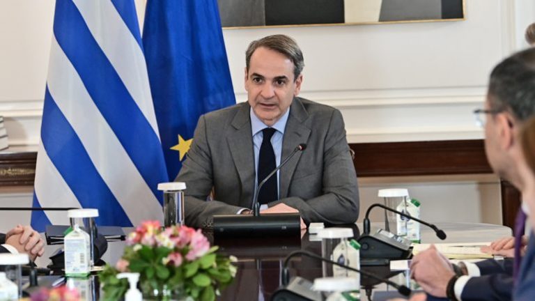Greqi, paga minimale shkon 780 euro nga 1 prilli, kryeministri Mitsotakis: Rritje e guximshme