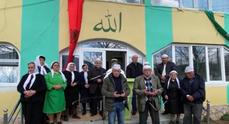 VIDEO – Besimtarët Bektashinj të Bulqizës kremtojnë Sulltan Novruzin