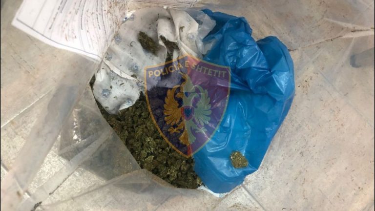 I gjetën në banesë 1.4 kg kanabis, arrestohet 50-vjeçari
