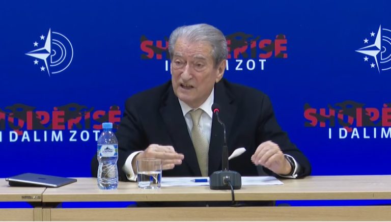 Berisha në mbledhjen e grupit parlamentar: Opozita finalizon koalicionin e fuqishëm që i jep monizmit goditje fatale