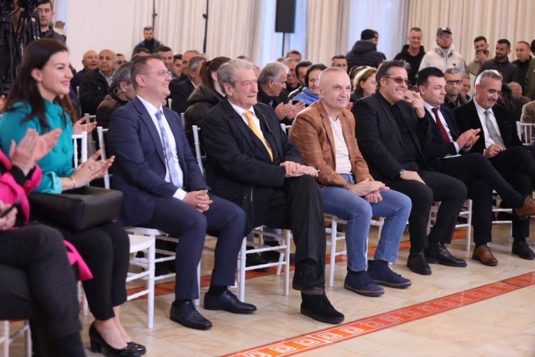 Berisha dhe Meta bashkë në fushatë, prezantojnë kandidatin për Bashkinë Vorë