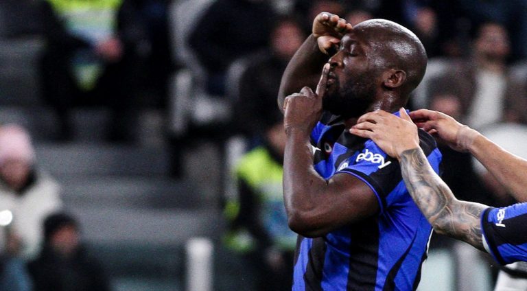 Racizmi mbetet “plagë” në futboll, Lukaku në rrjetet sociale: Historia përsëritet