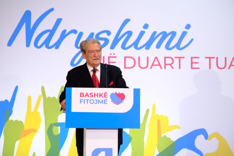 “Rama në fushatë me lopatë në dorë, hap gropa e shan opozitën”, Berisha nga Përmeti: S’ka bilanc, përdor fjalor halabakësh