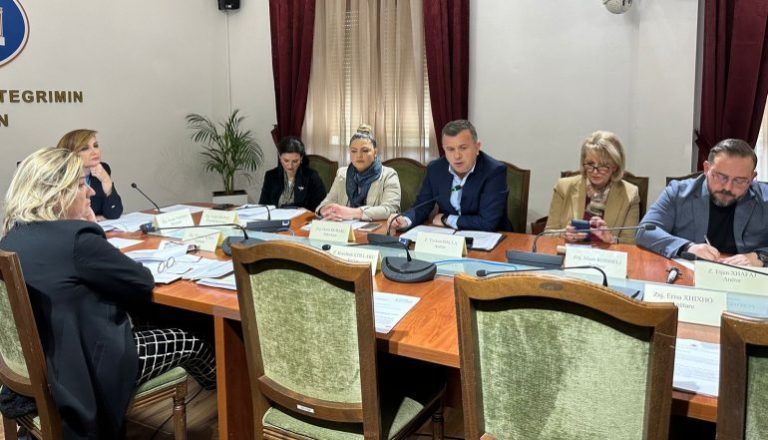 Balla: Të ndalohet Tik-Toku-u në pajisjet zyrtare të institucioneve publike, rrezik për sigurinë