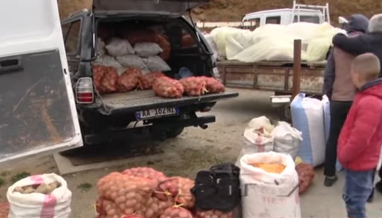 VIDEO – Tregu tradicional i shupenzës plot, por mungojnë blerësit