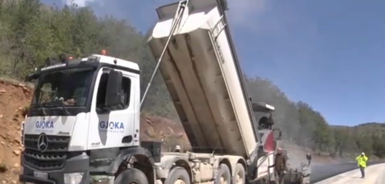 VIDEO – Nis asfaltimi i rrugës së Arbrit në fshatin Plan i Bardhë