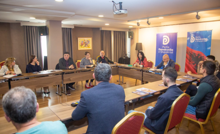 Roland Bejko prezanton programin për arsimin në Tiranë, si do zgjidhet problemi me kopshtet dhe çerdhet