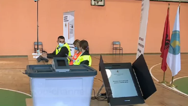 Thasë me miell, ushqime apo një vend pune! Analiza e REL: Si “shitet dhe blihet” vota në Shqipëri?