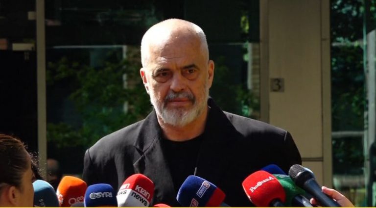 Edi Rama: “Qytetarët duhet të zgjedhin krahun e historisë më 14 Maj”