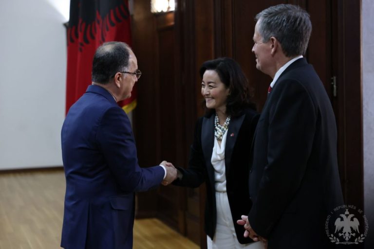 Begaj takohet me Senatorin amerikan, Steve Daines vlerëson bashkëpunimin në fushën e mbrojtjes dhe sigurisë